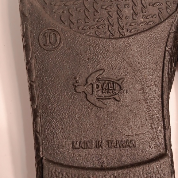 Pali Hawaii Black Sandals - Picture 4 of 4